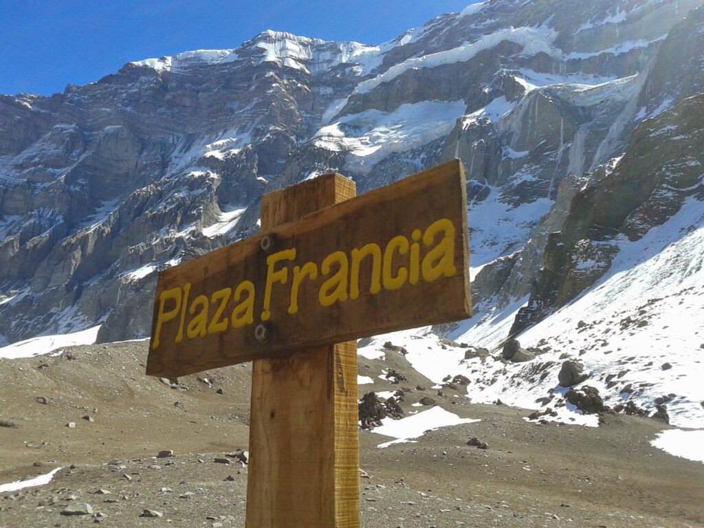 Trekking en Cerro Aconcagua Plaza Francia con guías certificados